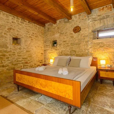 Vila Eleonora *